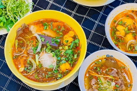 Bún Bò Huế Nam Giao - Khóm Quốc Tuấn