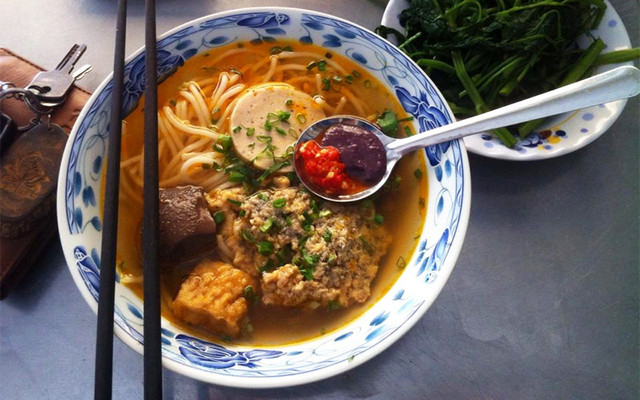 Hiền Vương Quán - Bánh Đa, Phở & Miến Gà