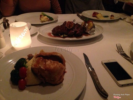 Beef Wellington - thăn bò Nzl bọc bánh ngàn lớp bơ với nấm, sốt rượu vang đỏ ~750k