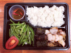 Cơm thịt chiên lá lốt