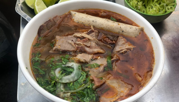 Bình - Bún Bò & Phở Bò - Cư Xá Phan Đăng Lưu