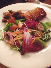 fried bread stuffed with chickens served with vegetables 