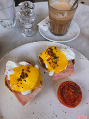 Egg Benedict with ham