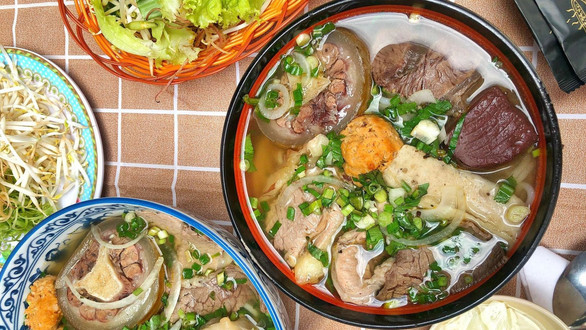 Bún Bò Bò Huế Đông Ba - Thủ Khoa Huân