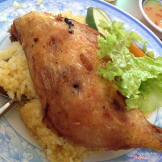 cơm gà xối mỡ