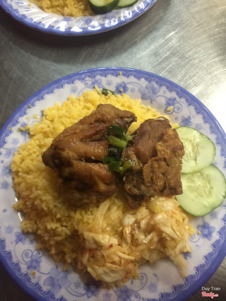 Cơm gà xối mỡ
