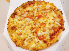 Seafood delight pizza