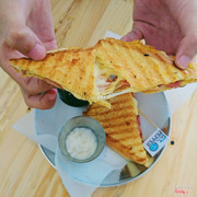 Sandwich thịt nguội phô mai