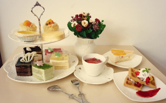 The Delicious Tea & Cake