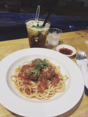 Spaghetti and meatballs / apple mint tea 