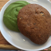 Cookie matcha và cookie almond