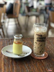 bạc xỉu đậm đà / pudding chanh dây ăn là nghiền. 1 mình ăn 2 món luôn. không gian có đông cũng yên tĩnh. k như mấy quán xá khác rất ồn ào. nhân viên phục vụ rất tốt.đi đâu cũng k bằng phục vụ TCH phục vụ tận tình chu đáo