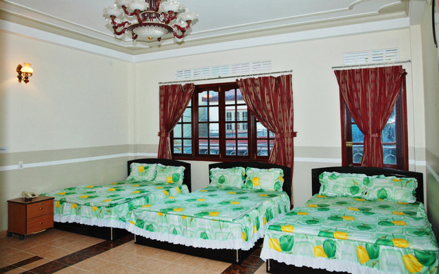 Phụng Hồng Hotel