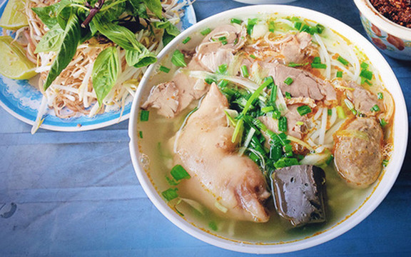 Bún Bò Bình Dân