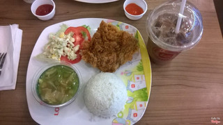 Cơm gà sốt đậu