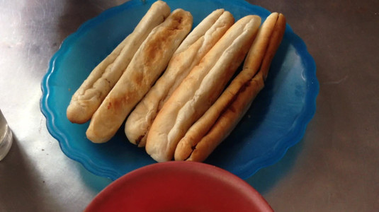 Chè Thái & Bánh Mì Cay - Đinh Tiên Hoàng