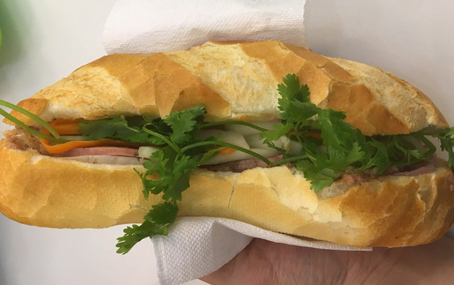 Bánh Mì Ngã 5