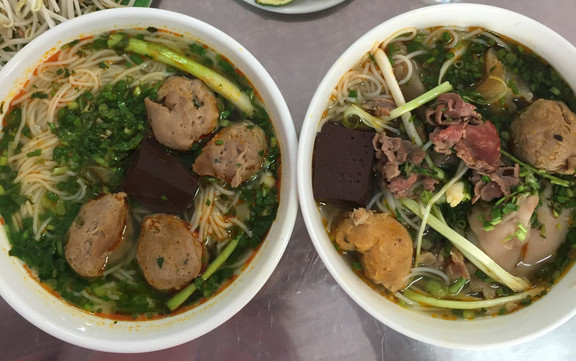 Bún Bò Huế & Chè Sài Gòn