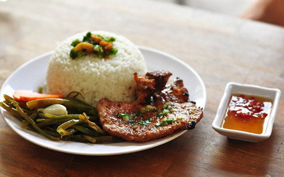 Cơm Tấm Bình Dân - Trần Hưng Đạo