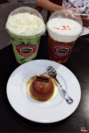 Trà sen vàng + Freeze Trà Xanh + báng Socola Highlands