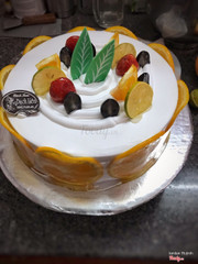 Bánh kem trái cây - Fruit decorated cake.