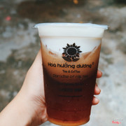 Hồng trà Milkfoam 👍🏼Hoa Hướng Dương đang có chương trình "Back to school" khuyến mãi rất đã và có cả món nước mới. Có rất nhiều sự lựa chọn về trà có thể uống cùng milkfoam nhưng mình thấy hồng trà vẫn ngon nhất 😝 thơm thơm thanh thanh mà không ngọt gắt! Foam kiểu béo béo chuẩn mình thích chứ không có mằn mặn như mấy chỗ khác! Nhân viên thân thiện dễ thương và giá thành quá phải chăng luôn! 49k cho 2ly và 99k cho 4ly nhé 💕