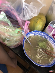 Hi mình ăn ở đây rất nhiều lần rồi nhá . Trước mình ở đối diện quán ngày nào cũng sang ăn ngon lắm bh mình o xa lên hay gọi về ăn . Bún mọc chả xương đuôi ngon nhất trong tất cả các quán mình từng ăn nhá 😃😃😄😄.  