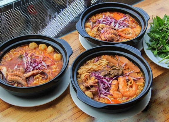 Mì Cay & Ăn Vặt Cô Lan - Trưng Nữ Vương