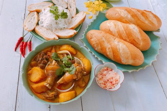 Tiệm Bánh Mì - Bánh Mì Bò Kho - Quang Trung