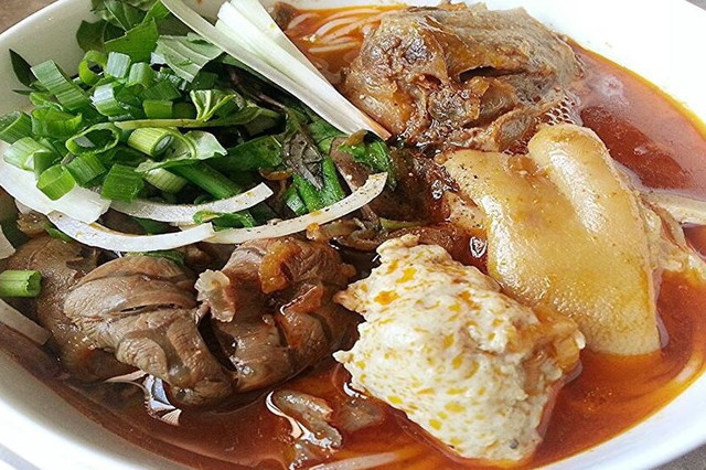 Bún Bò Huế Anh Quốc - Lạc Long Quân