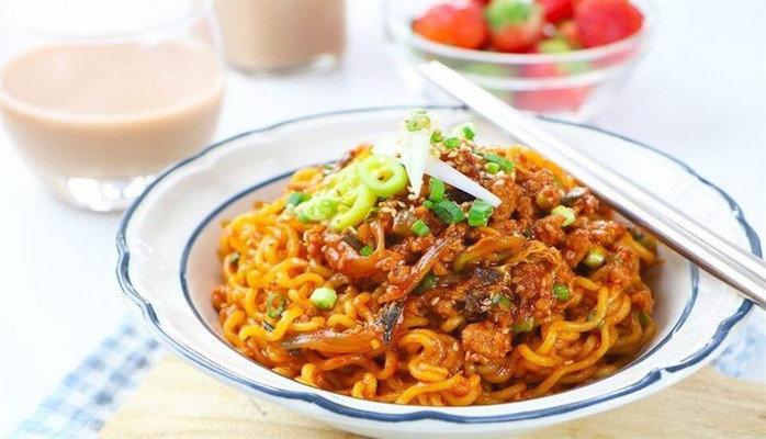 Mì Trộn Xiên Que, Nước Ép, Mì Trộn Indomie - La Thành