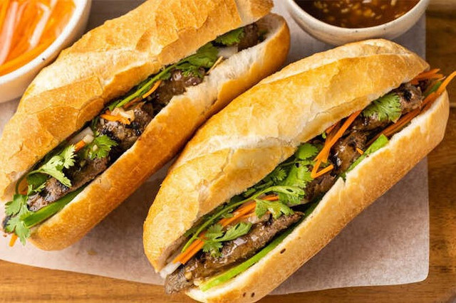 Bánh Mì Bò - Hẻm Xéo