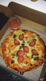 Pizza ngon,đã ăn nhiều lần nhiều loại, quán gần nhà quá ư là tiện :)))) khj nào muốn ăn phóng xe 3p là tới thui :)))) 