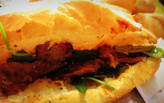 Bánh Mì Thịt Nướng