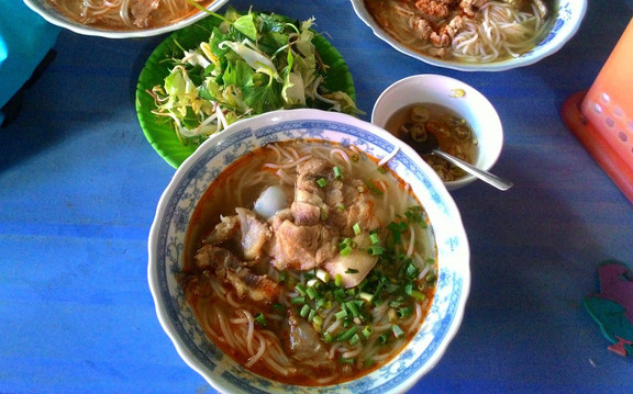 Bà Tuyết - Bún Bò Huế