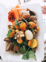 Lòng gà nguyên phần (70k) được chan nước sốt đậm đà