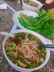 Phở tái bò viên 