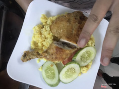 Gà chiên da giòn, thịt vẫn ngọt vị gà, ko bị bở như những chỗ khác...