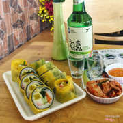 Kimpap cuộn trứng, trứng cuộn nóng trên chảo luôn vừa thỏi vừa ăn luôn