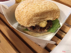 Burger bò truyền thống nè