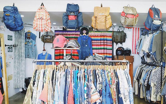 Cửa Hàng Bách Hoá Số 26