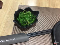 Rẻ hơn tokyo deli nhưng ít hơn. Và ngon hơn