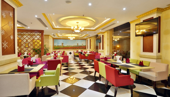 Paris Restaurant – Golden Palace Hotel