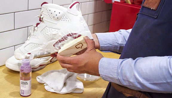 Vệ Sinh Giày Trung Sneaker