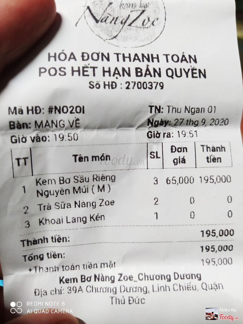 Hôm mình đi quán đang khuyến mãi mua 1 kem bơ tặng 1 trà sữa hoặc khoai kén