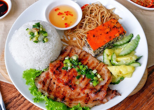 Cơm Gà Xối Mỡ - Yến Quỳnh