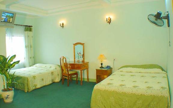 Green Bamboo Hotel - Hùng Vương