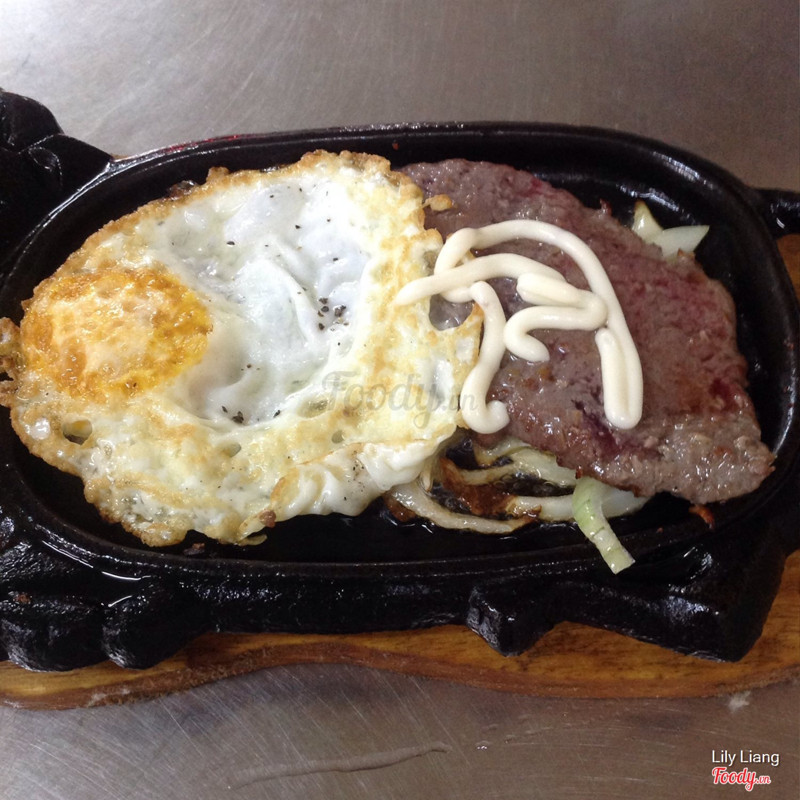 Bò bít tết trứng ốp la