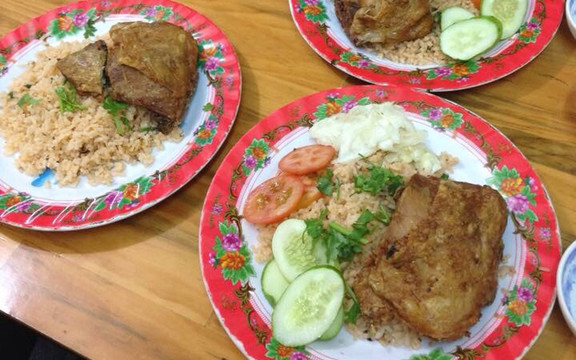 Cơm Gà Xối Mỡ - Đường Số 52