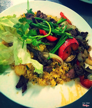 Cơm với bò xào hành